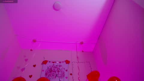 Snapshot of adri_gomez_1 chatting on 02/22/25, 06:06 Adri online show from 02/22/25, 06:06