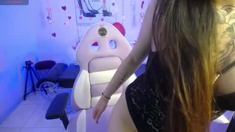 Snapshot of adri_gomez_1 chatting on 03/04/25, 03:22 Adri online show from 03/04/25, 03:22