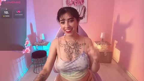 Snapshot of adri_gomez_1 chatting on 09/09/25, 04:12 Adri online show from 09/09/25, 04:12