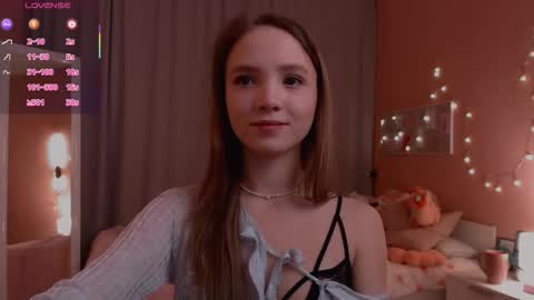 Snapshot of adria_arjona chatting on 01/07/26, 07:33 Eva online show from 01/07/26, 07:33