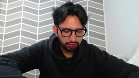 Snapshot of adrian_falcon chatting on 05/11/26, 11:02 Adrian Falcon online show from 05/11/26, 11:02