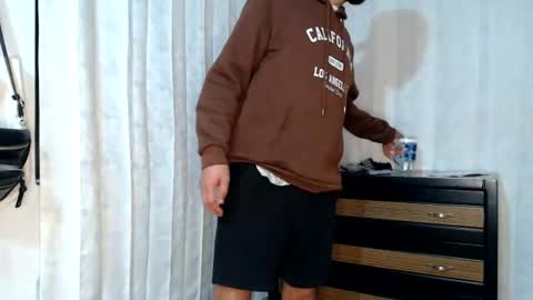 Adrian Falcon online show from 07/12/26, 06:04