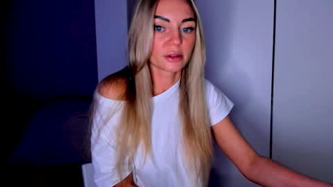 Snapshot of adriana_coy_ chatting on 01/06/25, 03:29 Adriana online show from 01/06/25, 03:29