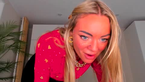 Snapshot of adriana_coy_ chatting on 01/17/25, 07:49 Adriana online show from 01/17/25, 07:49