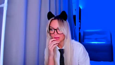 Snapshot of adriana_coy_ chatting on 02/10/25, 09:36 Adriana online show from 02/10/25, 09:36