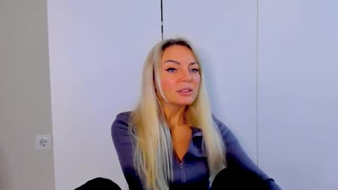 Snapshot of adriana_coy_ chatting on 03/06/25, 06:48 Adriana online show from 03/06/25, 06:48