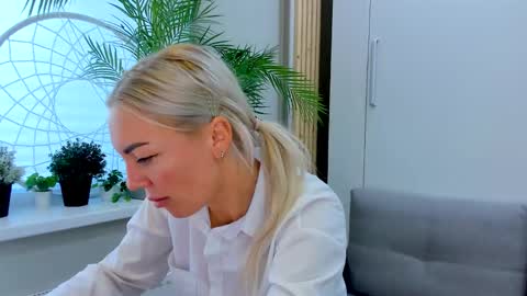 Snapshot of adriana_coy_ chatting on 09/29/25, 06:29 Adriana online show from 09/29/25, 06:29