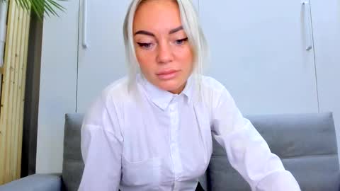 Snapshot of adriana_coy_ chatting on 10/11/25, 02:15 Adriana online show from 10/11/25, 02:15