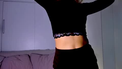 Snapshot of adriana_coy_ chatting on 10/18/25, 07:20 Adriana online show from 10/18/25, 07:20