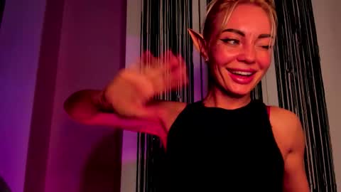 Snapshot of adriana_coy_ chatting on 10/25/25, 05:59 Adriana online show from 10/25/25, 05:59