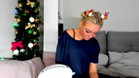 Snapshot of adriana_coy_ chatting on 12/17/25, 02:34 Adriana online show from 12/17/25, 02:34