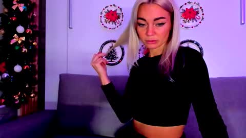 Snapshot of adriana_coy_ chatting on 12/18/25, 09:48 Adriana online show from 12/18/25, 09:48