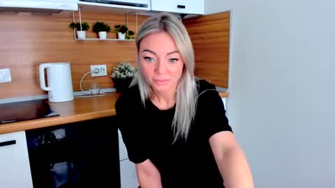 Snapshot of adriana_coy_ chatting on 06/14/26, 12:40 Adriana online show from 06/14/26, 12:40
