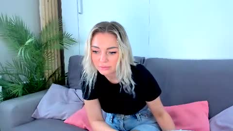 Snapshot of adriana_coy_ chatting on 07/24/26, 04:38 Adriana online show from 07/24/26, 04:38
