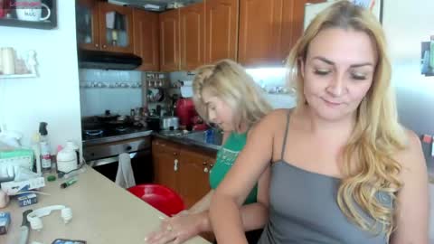 Adriana Paredes  online show from 05/07/26, 06:57