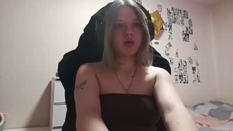 Snapshot of adriannamalango chatting on 06/27/26, 09:47 Sofa online show from 06/27/26, 09:47
