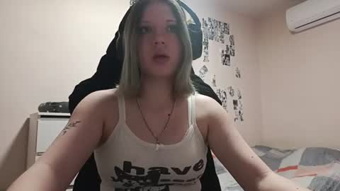 Snapshot of adriannamalango chatting on 06/27/26, 12:22 Sofa online show from 06/27/26, 12:22