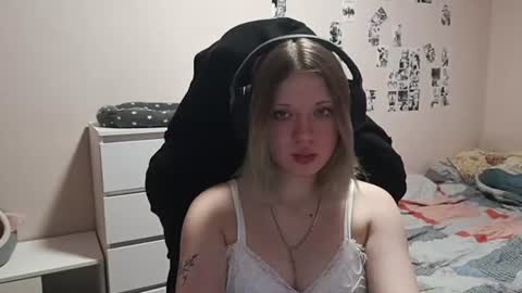 Snapshot of adriannamalango chatting on 06/28/26, 11:16 Sofa online show from 06/28/26, 11:16