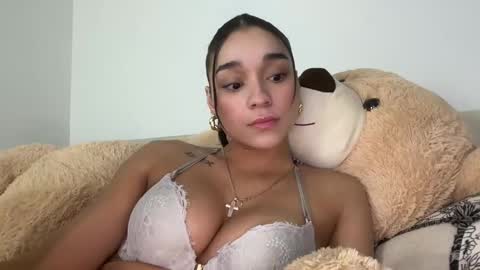 Snapshot of adriannarodriguez chatting on 01/25/25, 06:45 Adrianna  online show from 01/25/25, 06:45