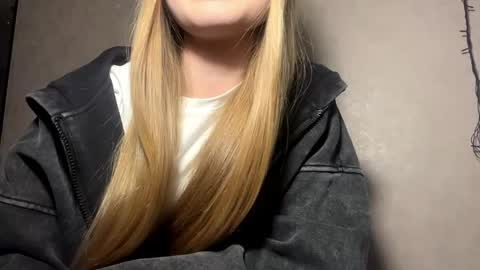 Caroline online show from 04/28/26, 04:23