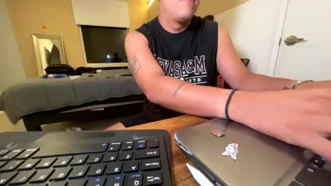 Snapshot of adriannn222 chatting on 11/22/25, 01:37 adriannn222 online show from 11/22/25, 01:37