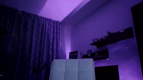 Snapshot of adrianohunt chatting on 10/25/25, 05:08 Adriano online show from 10/25/25, 05:08