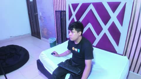 Snapshot of adrianwalkerr chatting on 04/05/26, 04:42 adrianwalkerr online show from 04/05/26, 04:42