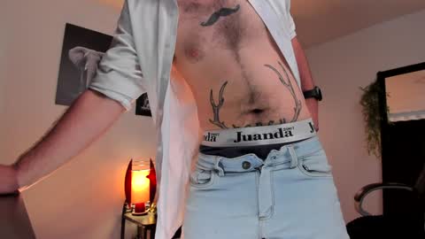 Snapshot of adrianwilliams_ chatting on 01/22/25, 10:05 Adrian Williams online show from 01/22/25, 10:05