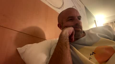 Snapshot of adrienfromparis chatting on 01/29/25, 08:04 adrienfromparis online show from 01/29/25, 08:04