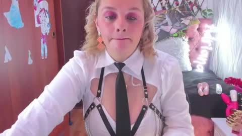 adriiana_fox_ online show from 01/28/25, 05:56