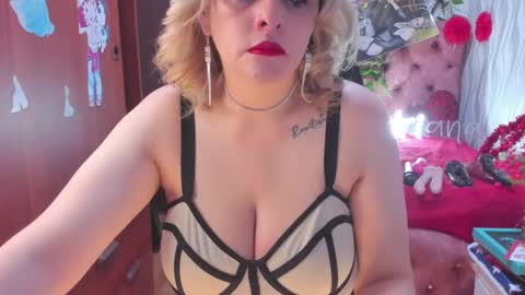 adriiana_fox_ online show from 02/25/25, 10:07