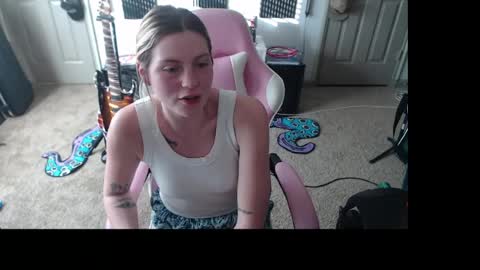 Snapshot of adybadygirl chatting on 05/18/26, 10:37 AdyBadyGirl online show from 05/18/26, 10:37