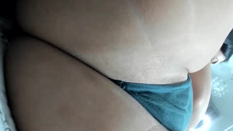 Snapshot of aeenna chatting on 10/23/25, 09:57 aeenna online show from 10/23/25, 09:57