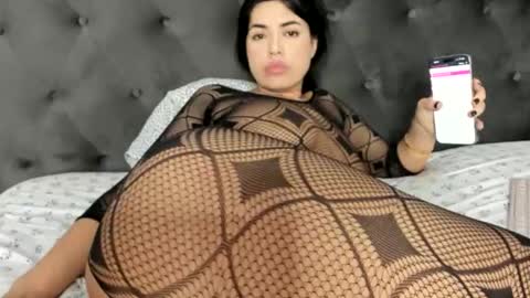 Snapshot of aeenna chatting on 10/26/25, 10:15 aeenna online show from 10/26/25, 10:15