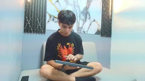 Snapshot of aethon_noir chatting on 11/07/25, 01:22 AETHON online show from 11/07/25, 01:22