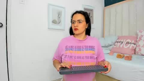 Snapshot of africa_holmes chatting on 11/21/25, 02:10 Africa online show from 11/21/25, 02:10