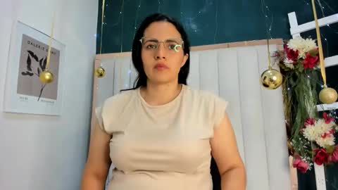 Snapshot of africa_holmes chatting on 12/17/25, 01:44 Africa online show from 12/17/25, 01:44