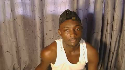 Snapshot of african_hotchocolate chatting on 12/15/25, 06:50 sexiest online show from 12/15/25, 06:50