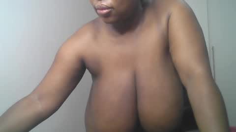 Snapshot of africanbusty chatting on 03/11/25, 02:10 ONLYFAN-Africanbusty online show from 03/11/25, 02:10