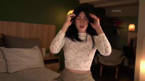 Snapshot of afrodita__25 chatting on 11/22/25, 09:36 Emma online show from 11/22/25, 09:36