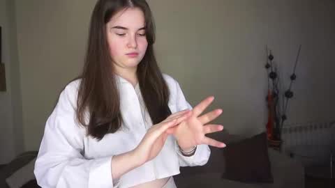 Lana  1800 - 0330 UTC   Mia 0700- 1630 UTC online show from 03/31/26, 06:14