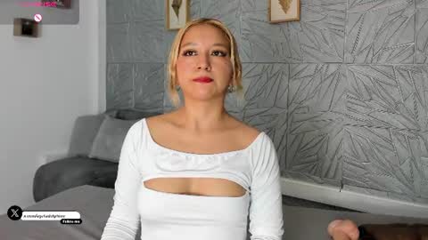Snapshot of agatadelphine_mr chatting on 07/04/26, 01:17 Agatadelphine online show from 07/04/26, 01:17