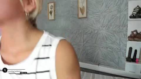Snapshot of agatadelphine_mr chatting on 07/14/26, 01:28 Agatadelphine online show from 07/14/26, 01:28