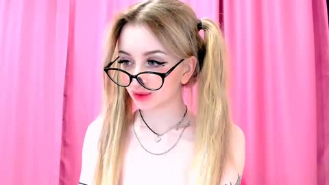 Snapshot of agatahowak chatting on 01/26/25, 04:20 Arina online show from 01/26/25, 04:20