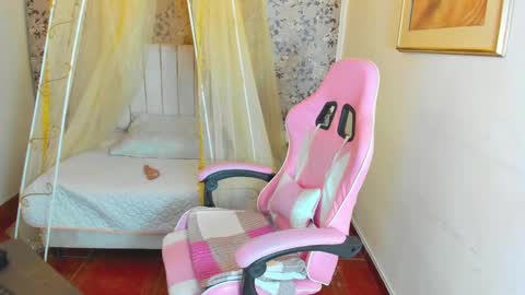 Snapshot of agatha_rusell chatting on 01/23/25, 12:46 agatha online show from 01/23/25, 12:46