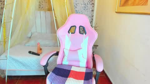 Snapshot of agatha_rusell chatting on 01/24/25, 04:05 agatha online show from 01/24/25, 04:05