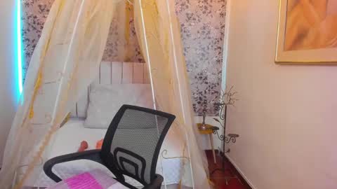 Snapshot of agatha_rusell chatting on 02/20/25, 04:25 agatha online show from 02/20/25, 04:25