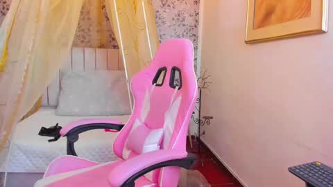 Snapshot of agatha_rusell chatting on 02/20/25, 10:37 agatha online show from 02/20/25, 10:37