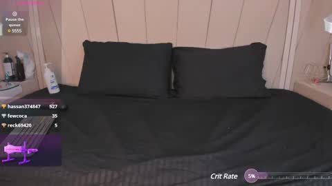 Snapshot of agatha_steel20 chatting on 03/11/25, 10:42 Agatha Steel online show from 03/11/25, 10:42