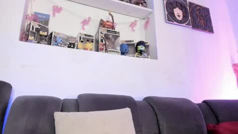Camila     2 online show from 05/18/26, 04:07